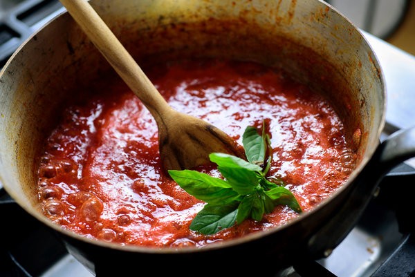 Quick fresh tomato sauce