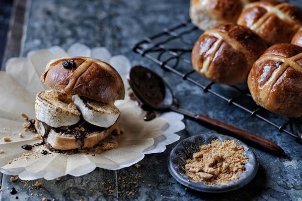 Quick hot cross s'mores
