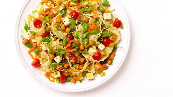 Quick marinated vegetables and pasta