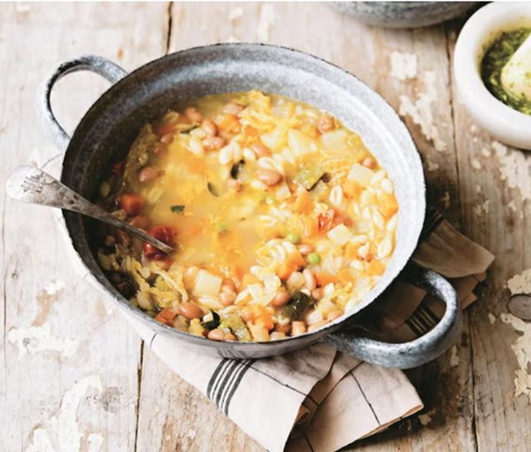 Quick minestrone soup (Minestrone veloce)