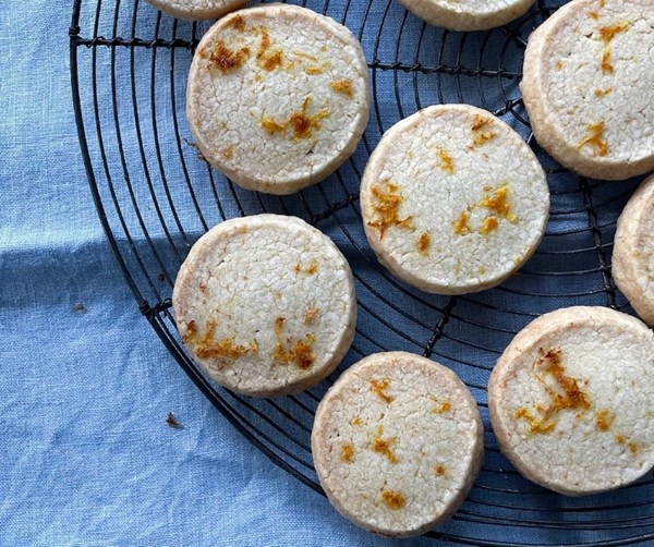 Quick-mix almond & citrus shortbread