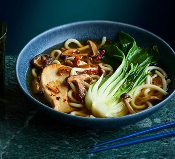 Quick mushroom noodle soup