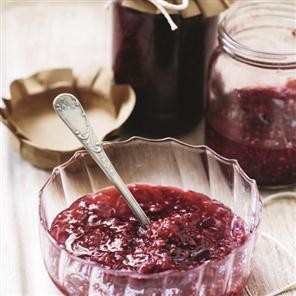 Quick oven-cooked raspberry jam
