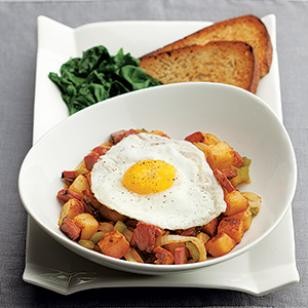 Quick pastrami hash & eggs