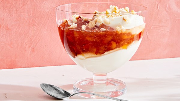 Quick peach-compote dessert cups
