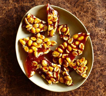 Quick peanut brittle