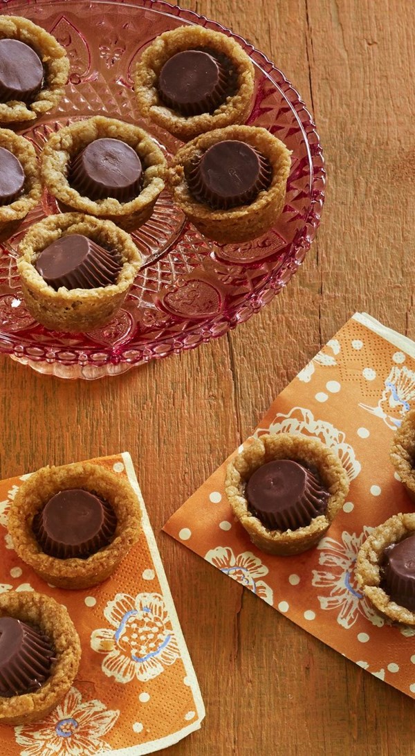 Quick peanut butter-chocolate cookies