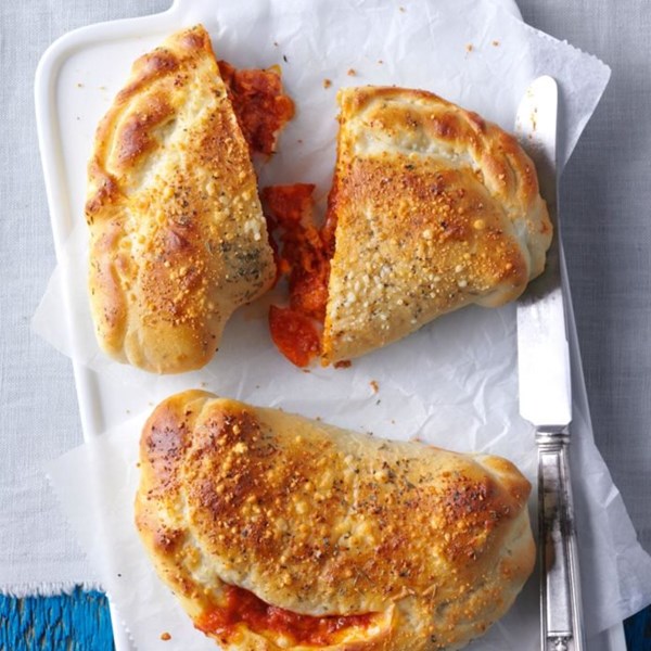 Quick pepperoni calzones
