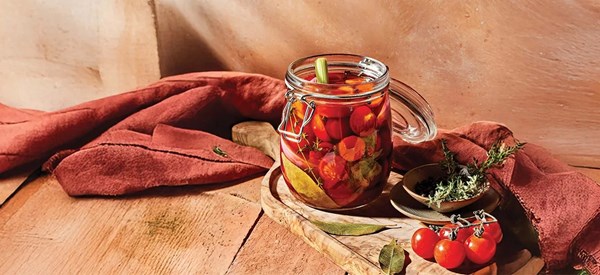 Quick pickled cherry tomatoes 
