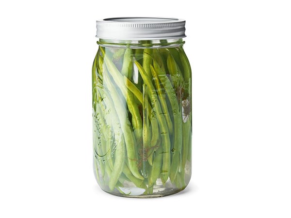 Quick pickled garlic-dill green beans