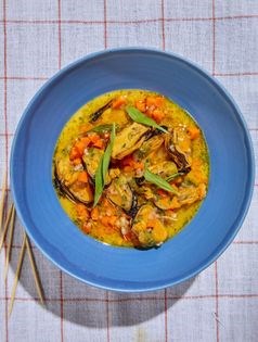 Quick-pickled mussels with carrots & tarragon