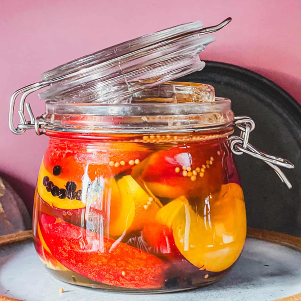 Quick pickled peaches