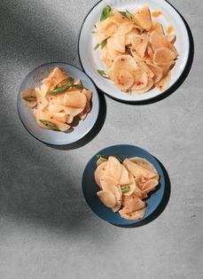 Quick-pickled radish (Moo saengchae)