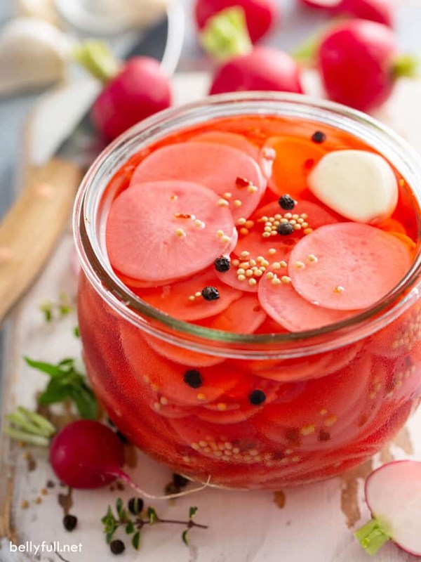Quick pickled radishes