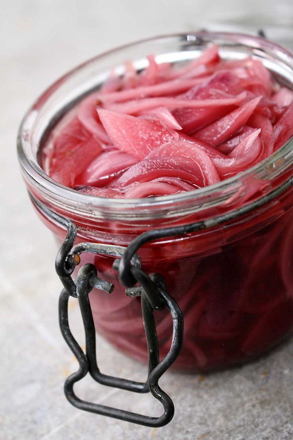 Quick pickled red onions