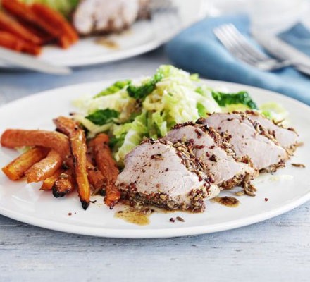 Quick pork roast with fennel, mustard and cabbage