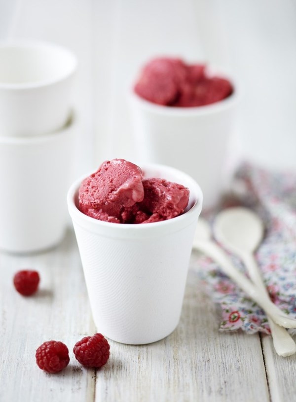 Quick raspberry and nectarine frozen yoghurt
