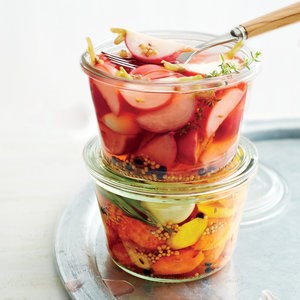Quick refrigerator pickles