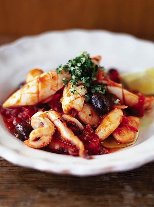 Quick stewed squid with tomatoes
