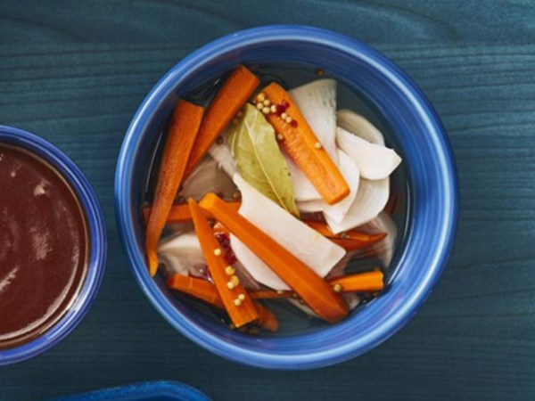 Quick veggie pickles