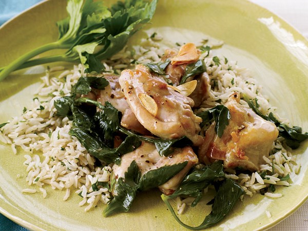 Quick vinegar-braised chicken with garlic and celery leaves