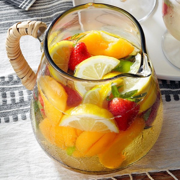 Quick white sangria
