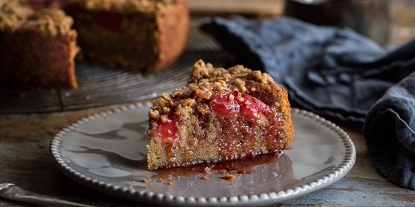 Quince and chestnut crumble cake