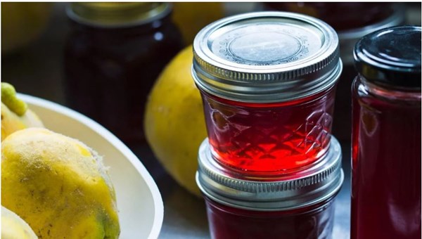 Quince and rose jelly