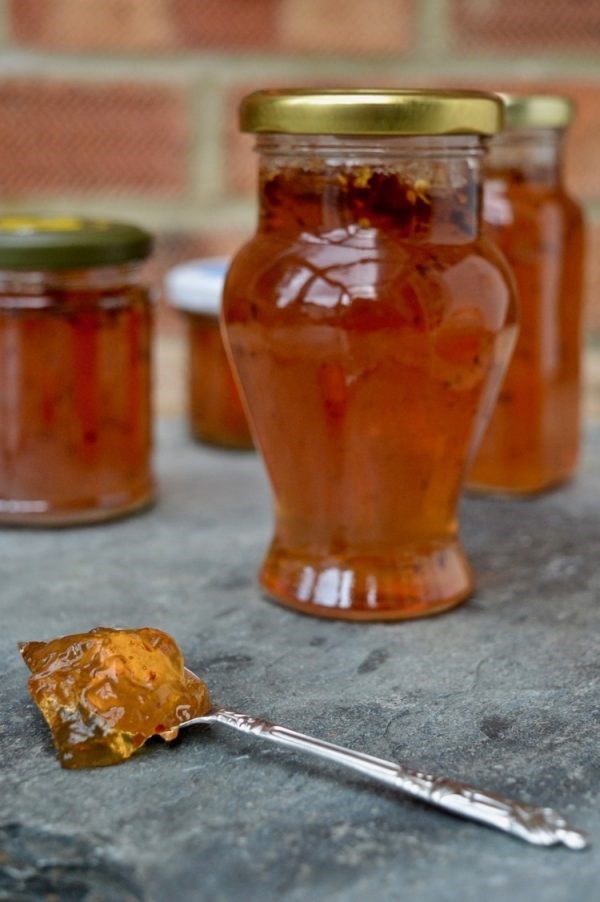 Quince jelly with optional apple and chilli