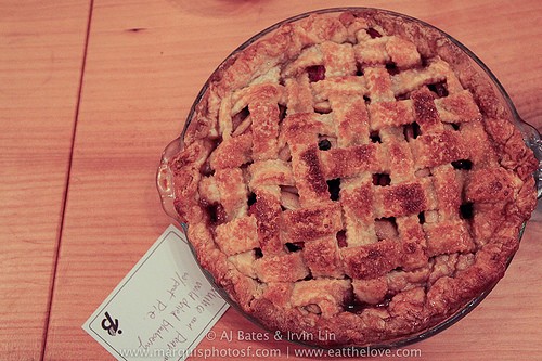 Quince, pear and dried wild blueberry pie