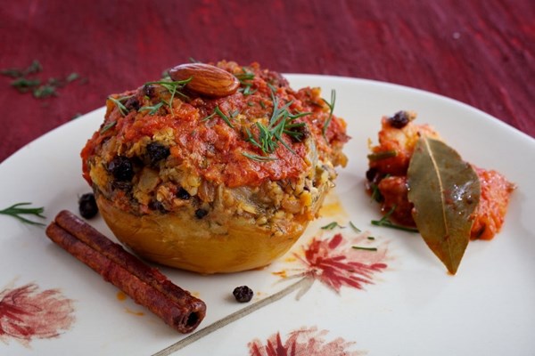 Quince stuffed with farro, nuts and currants