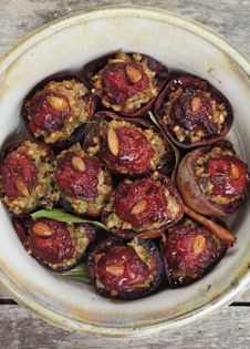 Quince stuffed with wheat berries, nuts, and raisins