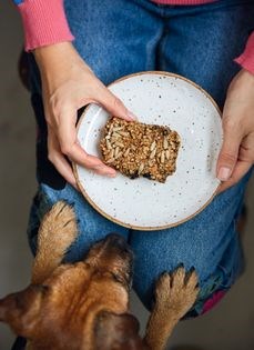 Quinoa and coriander seed flapjack