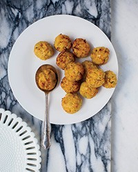 Quinoa balls with cauliflower and cheese