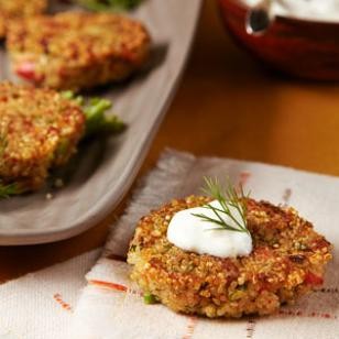 Quinoa cakes with smoked salmon