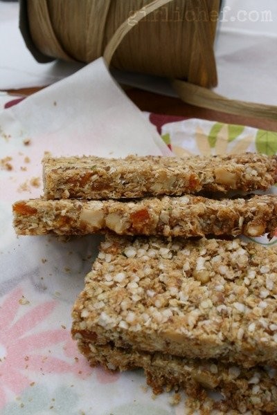 Quinoa-flax-hemp granola bars with walnuts & apricots