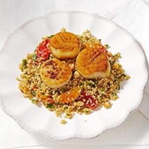 Quinoa pilaf with seared scallops