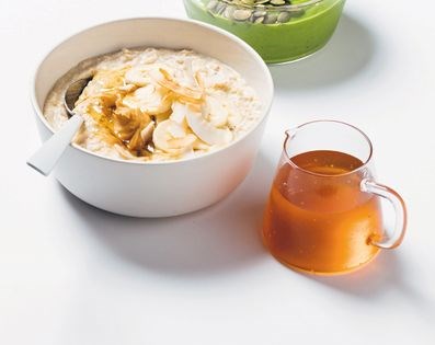 Quinoa porridge w peanut butter, banana + coconut