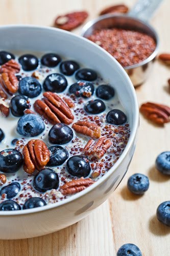 Quinoa porridge with blueberries and pecans