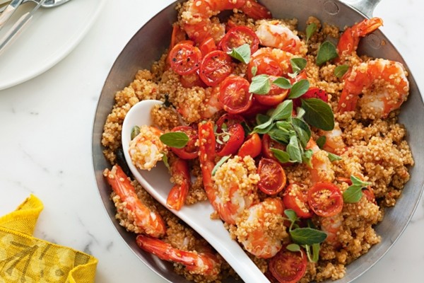 Quinoa risotto with prawns, oregano and tomatoes