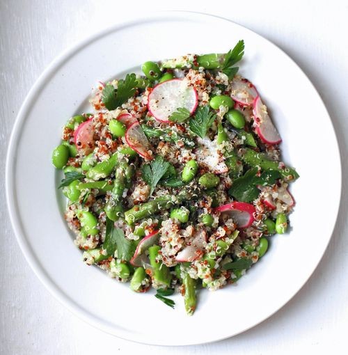 Quinoa salad with asparagus, edamame and radish