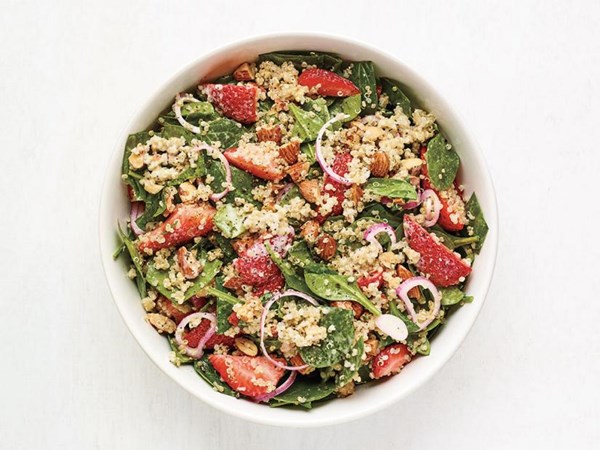 Quinoa salad with strawberries 