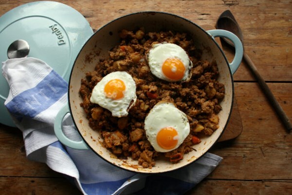 Quorn beef hash with fried eggs