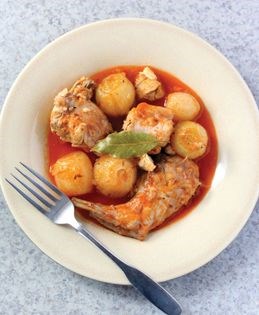 Rabbit stew (Kouneli stifado)