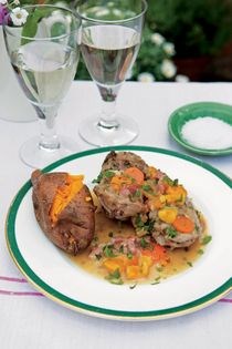 Rabbit stew with apricots and white wine