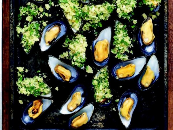Rachel Allen's mussels with garlic and bread crumbs (Cook the Book)