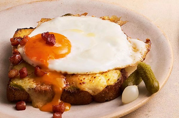 Raclette rarebit with crispy lardons & fried egg