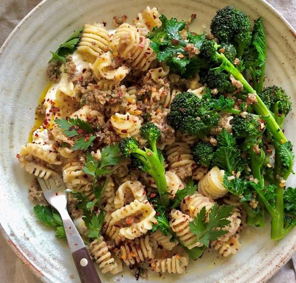 Radiatori with walnuts, ricotta and broccoli 