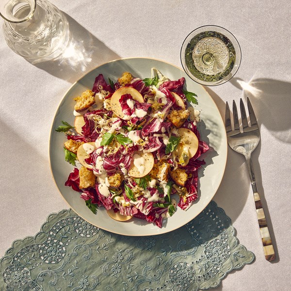 Radicchio and apple salad with mustardy croutons 