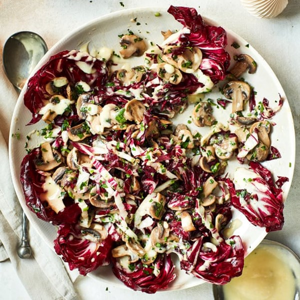 Radicchio and button mushroom salad, Gorgonzola dressing